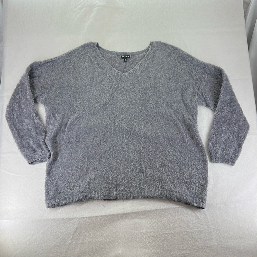 Torrid Long Sleeve Sweater Furry Fuzzy Warm Gray Womens Size 2 2X V Neck